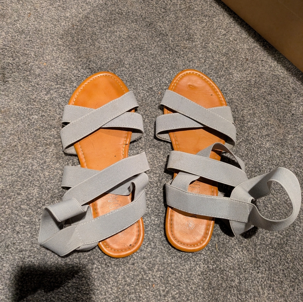 Stretchy band gladiator sandals